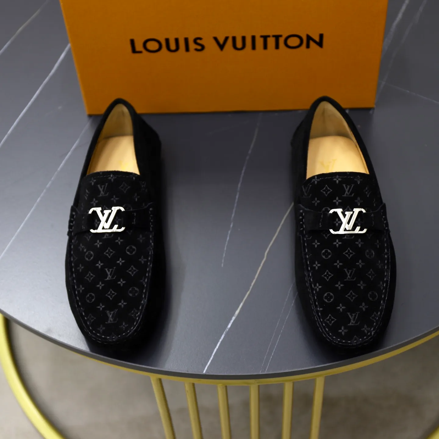 Ex-factory price: 480💰【LV】Louis Vuitton ⚠️High-end men’s driving and pedal series ⚠️38-44 (customized for 45) ⚠️All original cowhide leather! Thick and soft! Made entirely of calfskin lining! The latest non-slip beanie sole! Three-dimensional package technology! Fashionable and classic! Handicrafts! Original high quality! Feel free to compare!